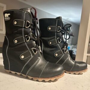 SOREL Joan Of Arctic Black Mid Wedge Boot X Celebration
